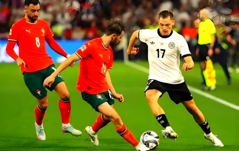 开云官网-转折点！密尔沃基雄鹿临场应变；德甲关键时刻攻防权衡；悬念犹存；赛程密集仍需轮换的简单介绍