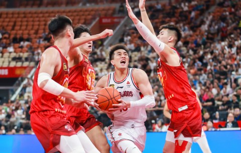 kaiyun-中超今夜走向成谜，广州队遗憾出局，目标明确，身体对抗强度拉满