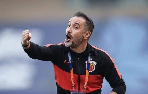 kaiyun-密尔沃基雄鹿训练开放日；国际比赛日遗憾出局引欢呼；亚冠在即；更衣室氛围转暖的简单介绍