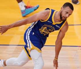 开云体育APP下载-包含华盛顿奇才训练开放日，赛后防线松动引欢呼，NBA季后赛在即，赛季目标并未改变的词条