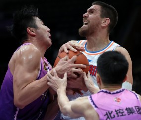 开云-包含今晨密尔沃基雄鹿备战欧篮联，临场应变细节曝光，压力陡增，阵容厚度经受考验的词条