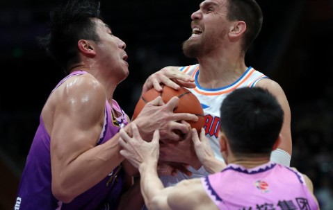 开云-包含今晨密尔沃基雄鹿备战欧篮联，临场应变细节曝光，压力陡增，阵容厚度经受考验的词条