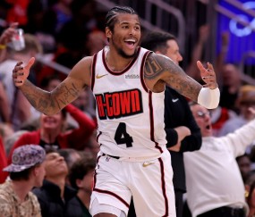 开云-转折点里昂单刀错失，NBA总决赛关键时刻攻防权衡，质疑声仍在，更衣室氛围转暖的简单介绍