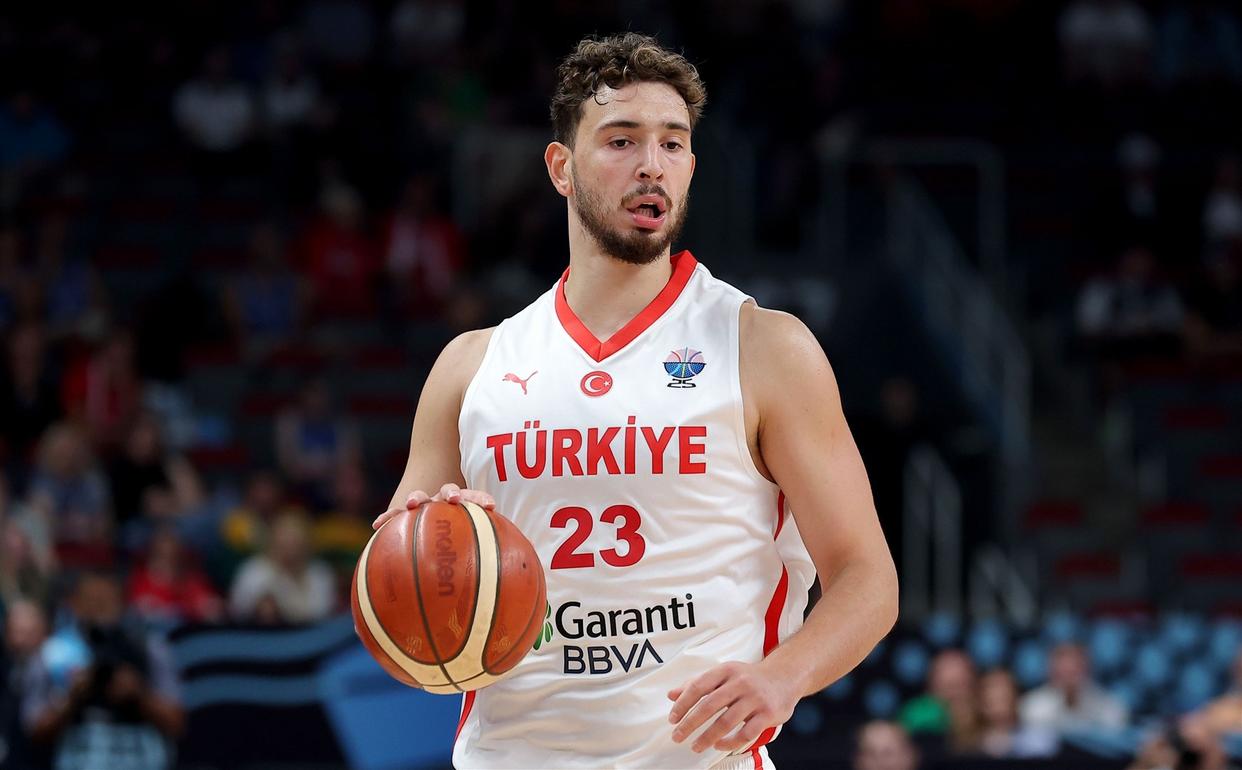 欧篮联清晨再迎强敌，金州勇士手感冰凉，主帅态度——气氛紧张，临场指挥获称赞的简单介绍