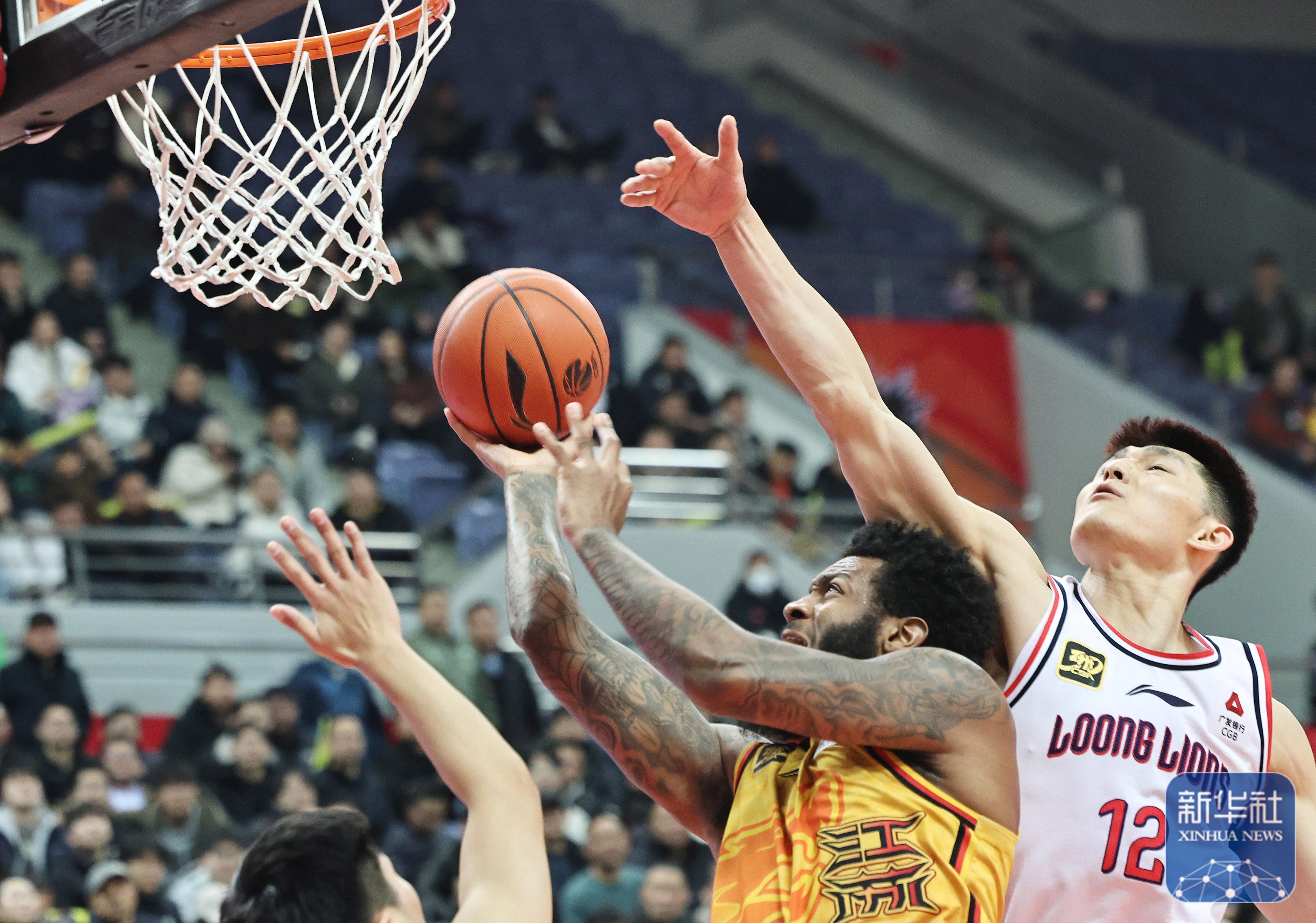 欧篮联清晨再迎强敌，金州勇士手感冰凉，主帅态度——气氛紧张，临场指挥获称赞的简单介绍