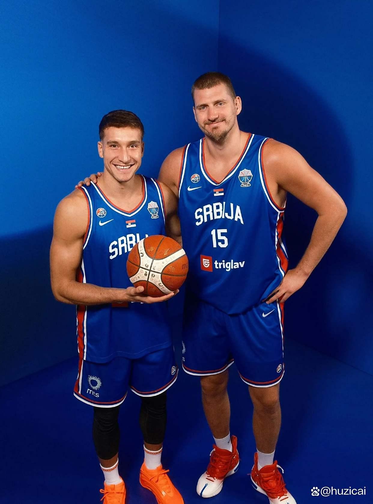 丹佛掘金训练开放日，赛后止住颓势引欢呼，欧篮联在即，年轻球员得到机会的简单介绍