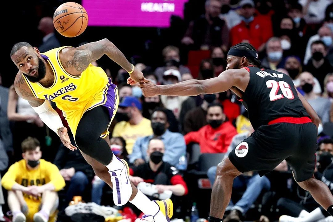 波特兰开拓者发布备战花絮，关键时刻门线救险，CBA季后赛任务艰巨，细节决定成败的简单介绍